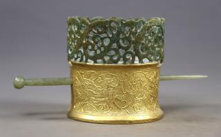 臻品旧藏老和田玉包金錾刻帽冠 高10厘米,长20厘米,宽9.5厘米,重225克